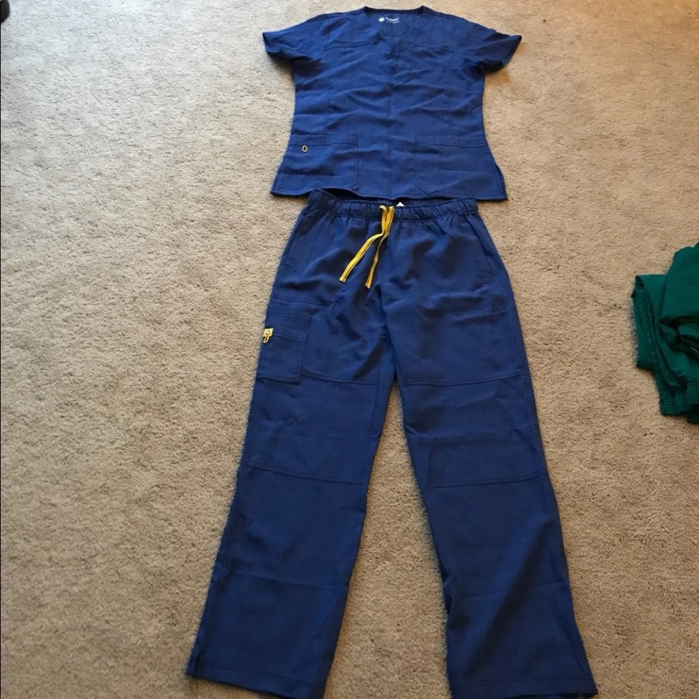 Wonder Wink scrubs